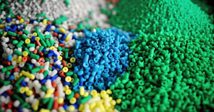 Scopri le proprietà delle materie plastiche: Un'analisi passo dopo passo